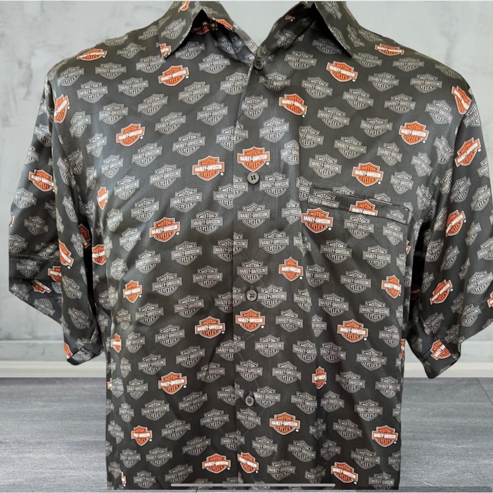 Harley Davidson Silk Button up Shirt Short Sleeve Collared w/ Logo design S/P